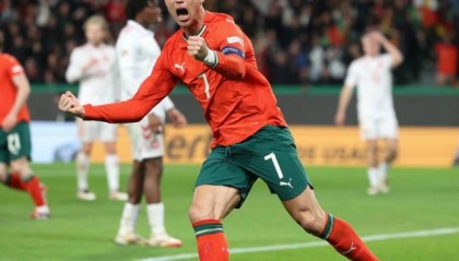 足彩-C罗怼记者：提了问题请看着我，别盯着电脑